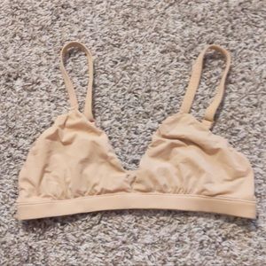 SKIMS fits everyone bra